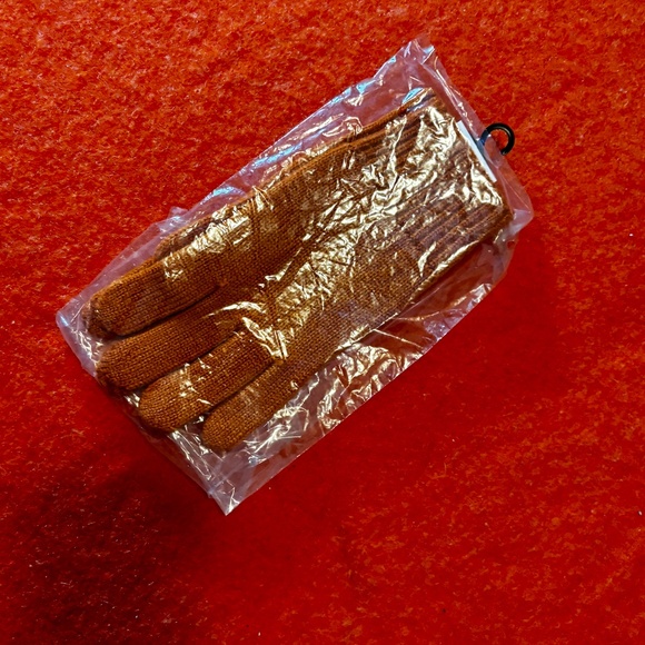 Anya Hindmarch Uniqlo collab orange touch of wool heattech knitted gloves NWT - Picture 4 of 6